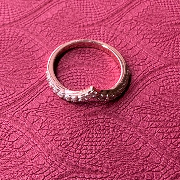 Modern Gents | NWOT | "The Zoey" Chevron Band | Rose Gold | Diamond Alternative - Picture 7 of 7